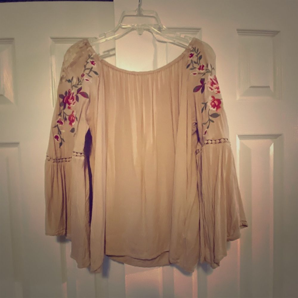 Umgee 3/4 sleeve, off shoulder top. LIKE NEW!!